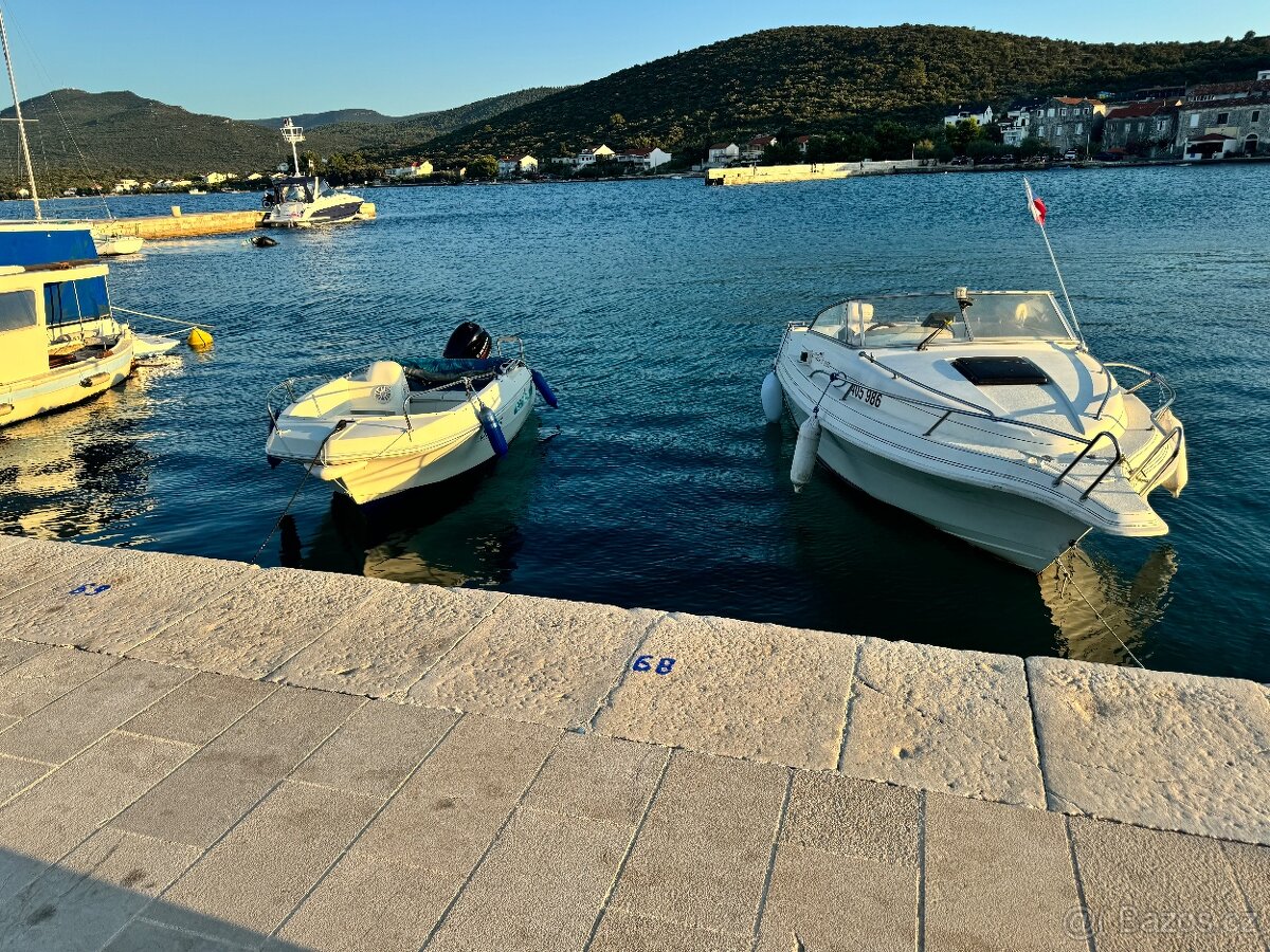 Kajutová Obytná loď NOR-DAN 6100 pro 8 lidí, spaní i wc - 8