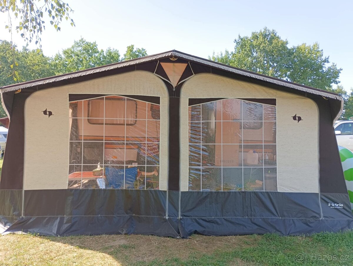 Karavan s příslušenstvím a koupelnou azuro knaus - 8