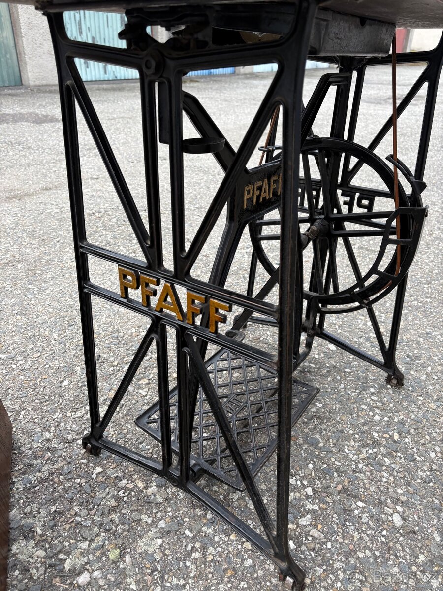 Starý šicí stroj Pfaff - 8
