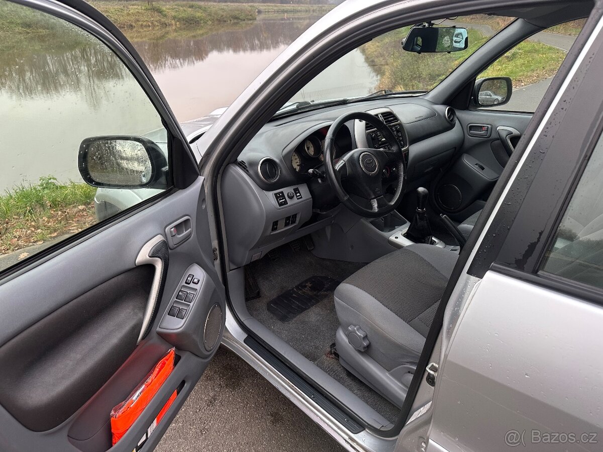 TOYOTA Rav4 2.0 D4D 4x4 Zachovalá - 8