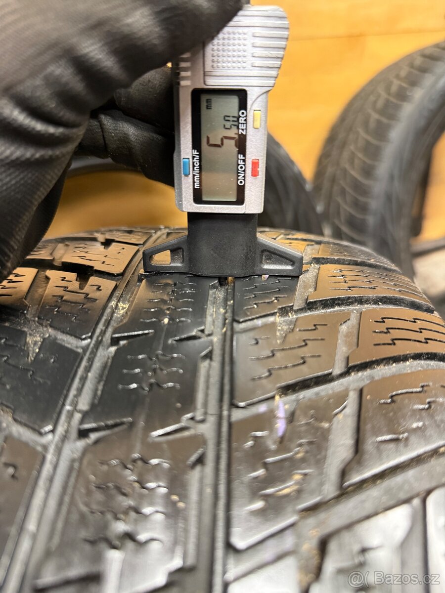 Zimní pneu 225/60/17 - 8