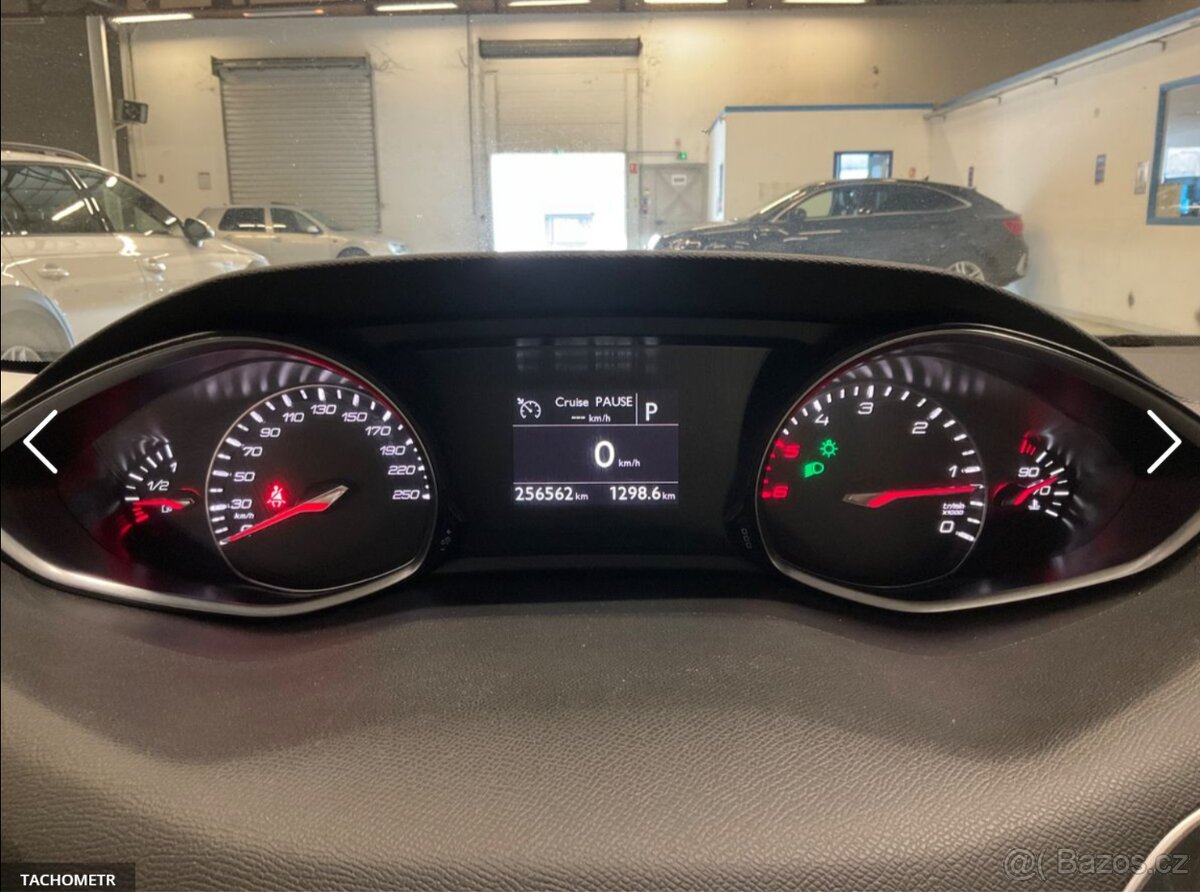 Peugeot 308 - 8