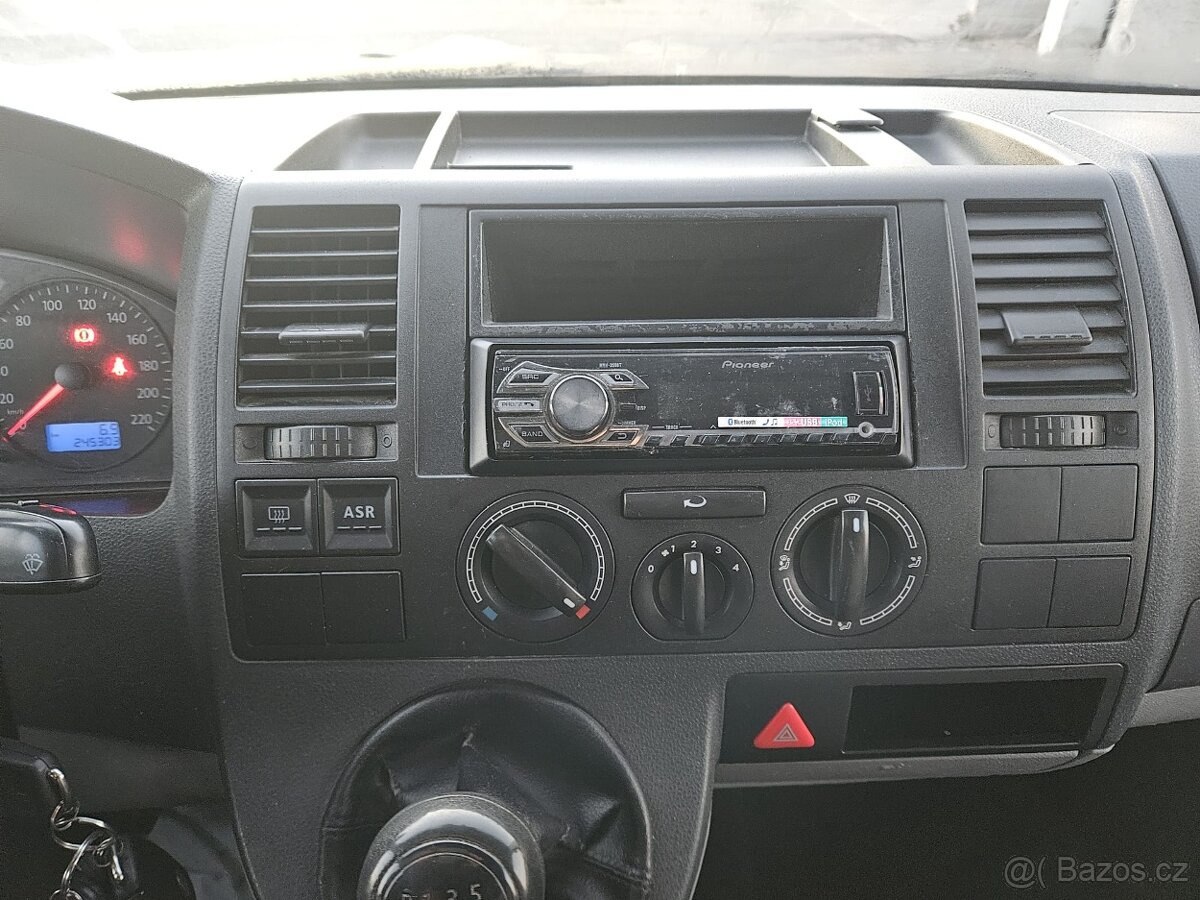 VW TRANSPORTER T5 1.9TDI 63KW 5 MÍST ASR - 8