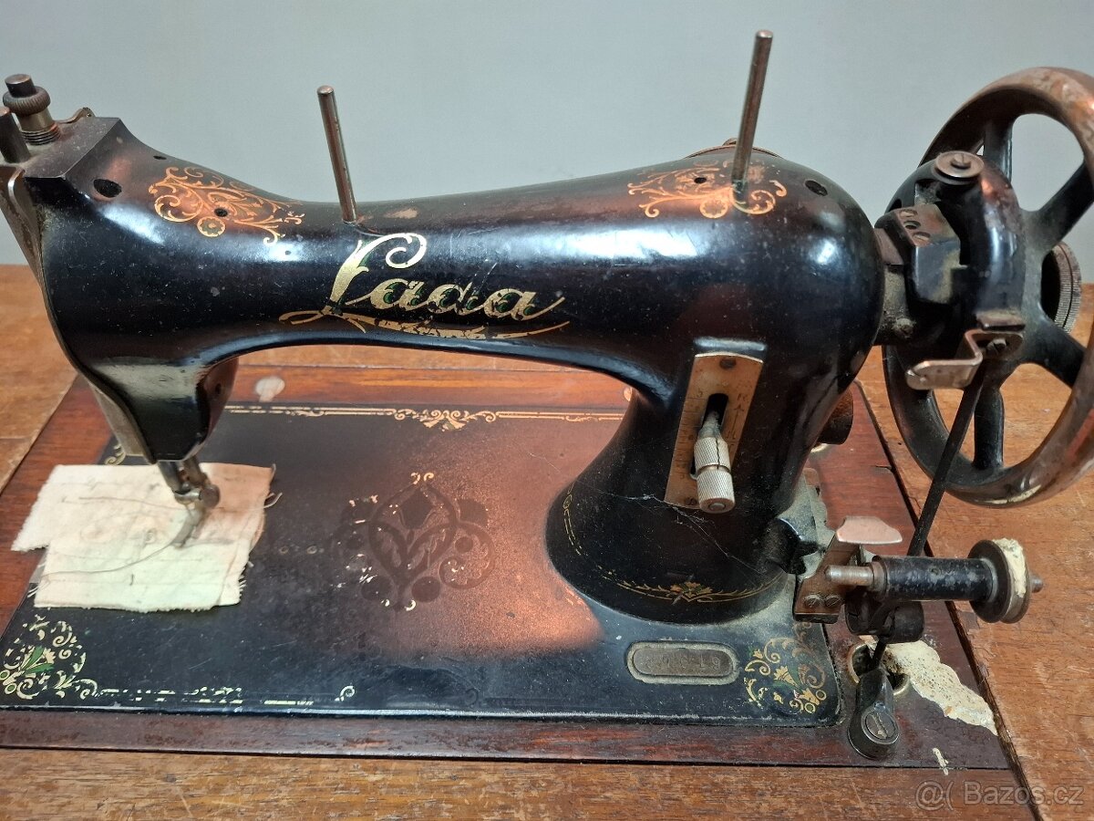 Starožitné šicí stroje - 8