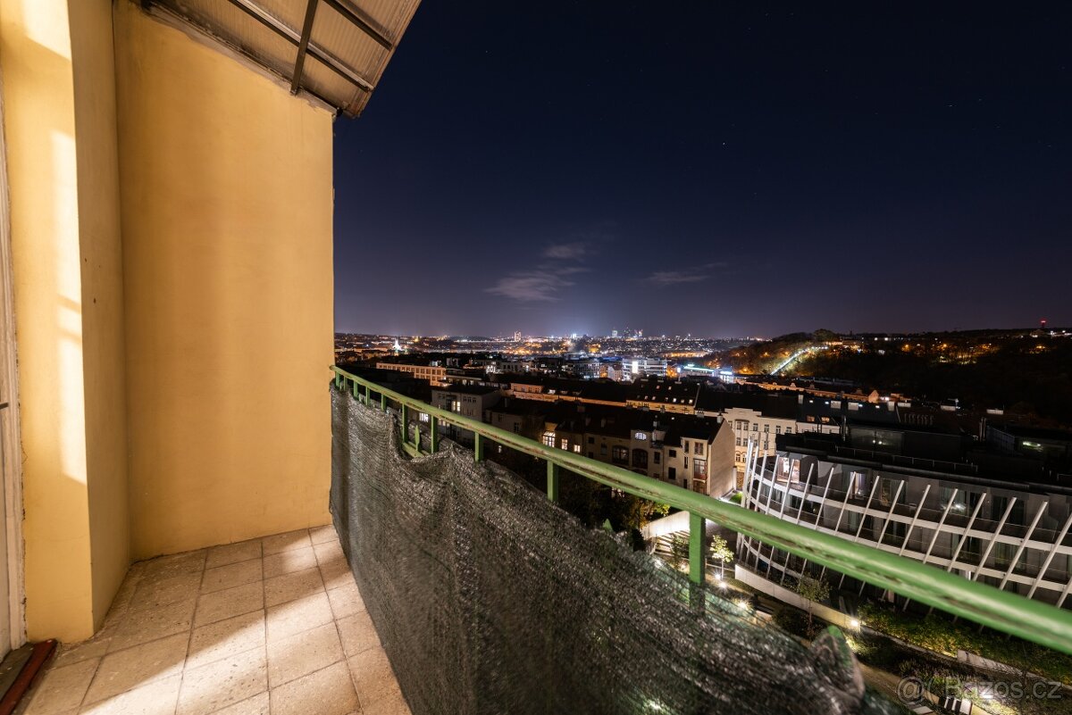 Prostorný pokoj s trvalým pobytem — Praha 5 - 8