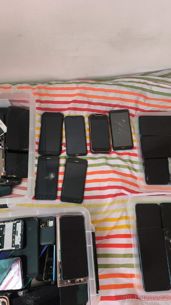 Prodám mix telefonu - 8