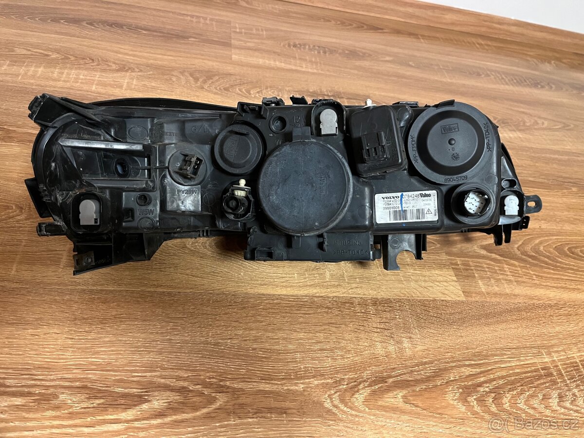 Volvo světlomety pravý 30784250 levý 30784248 - 8