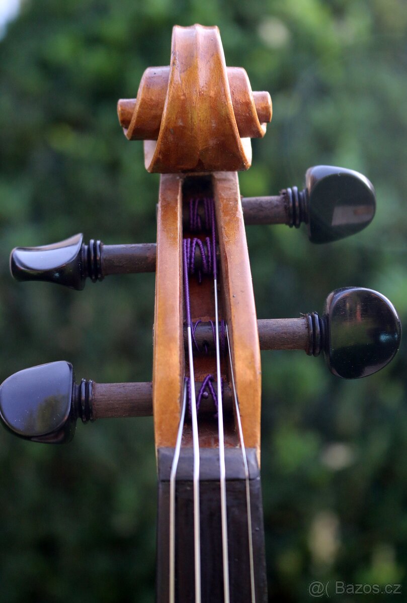 Staré housle s silným zvukem - 8