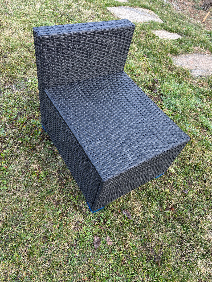 Zahradní polyratanová sedačka + taburety - 8