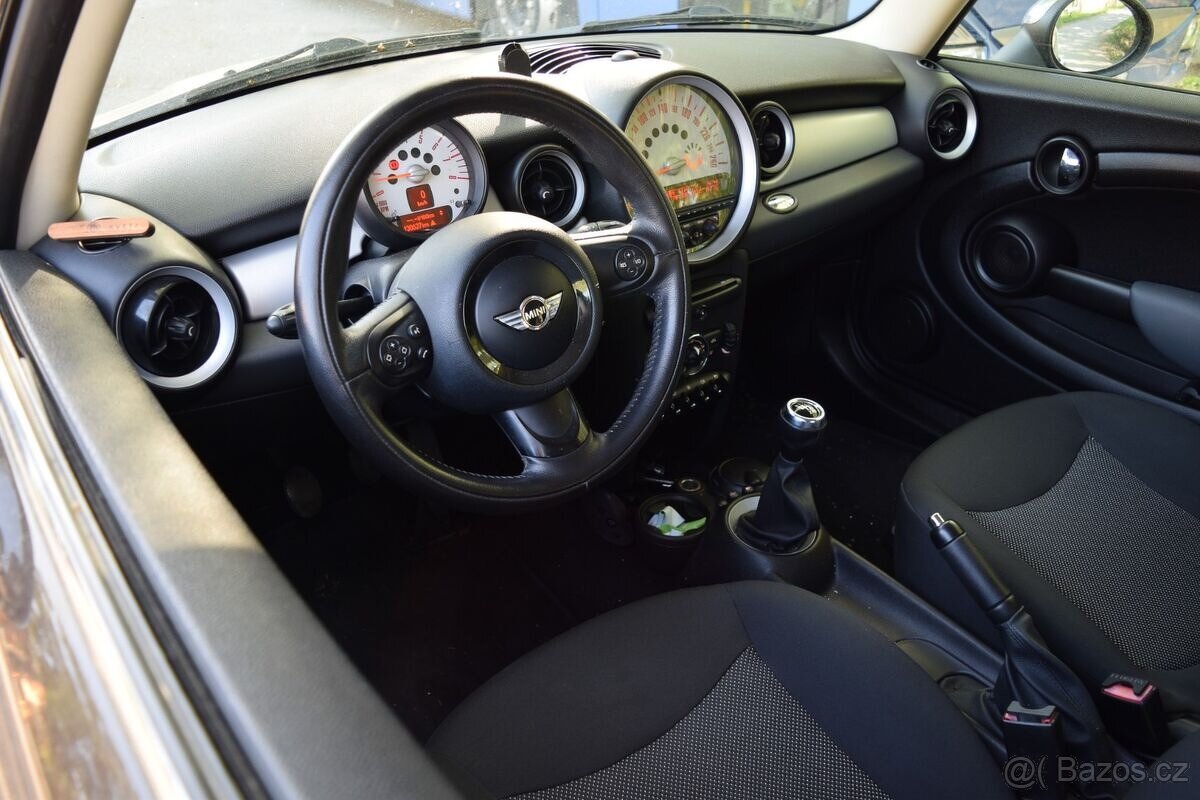 Mini Cooper R56 1.6benzín 90kW 2010 3dv. M6 - 8