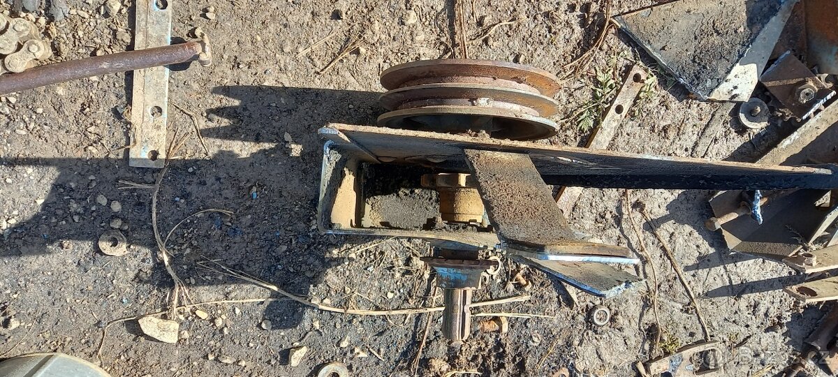 Hydraulika , ramena , pístnice , zátěžová spojka - 8