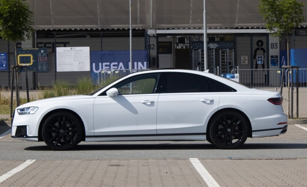Audi A8 55 TFSI z roku 2022 - 8
