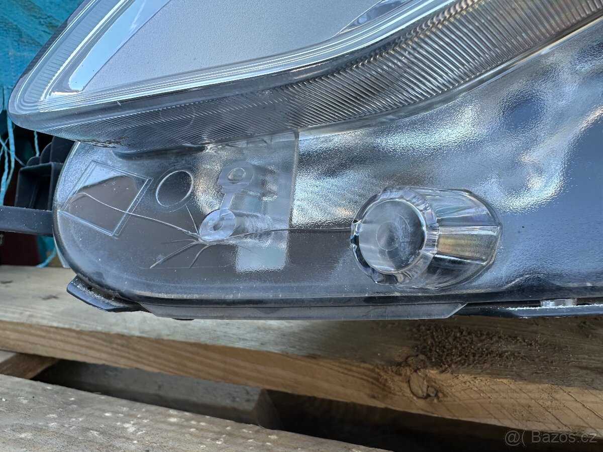 Levé přední světlo Peugeot 2008 před facelift - 8