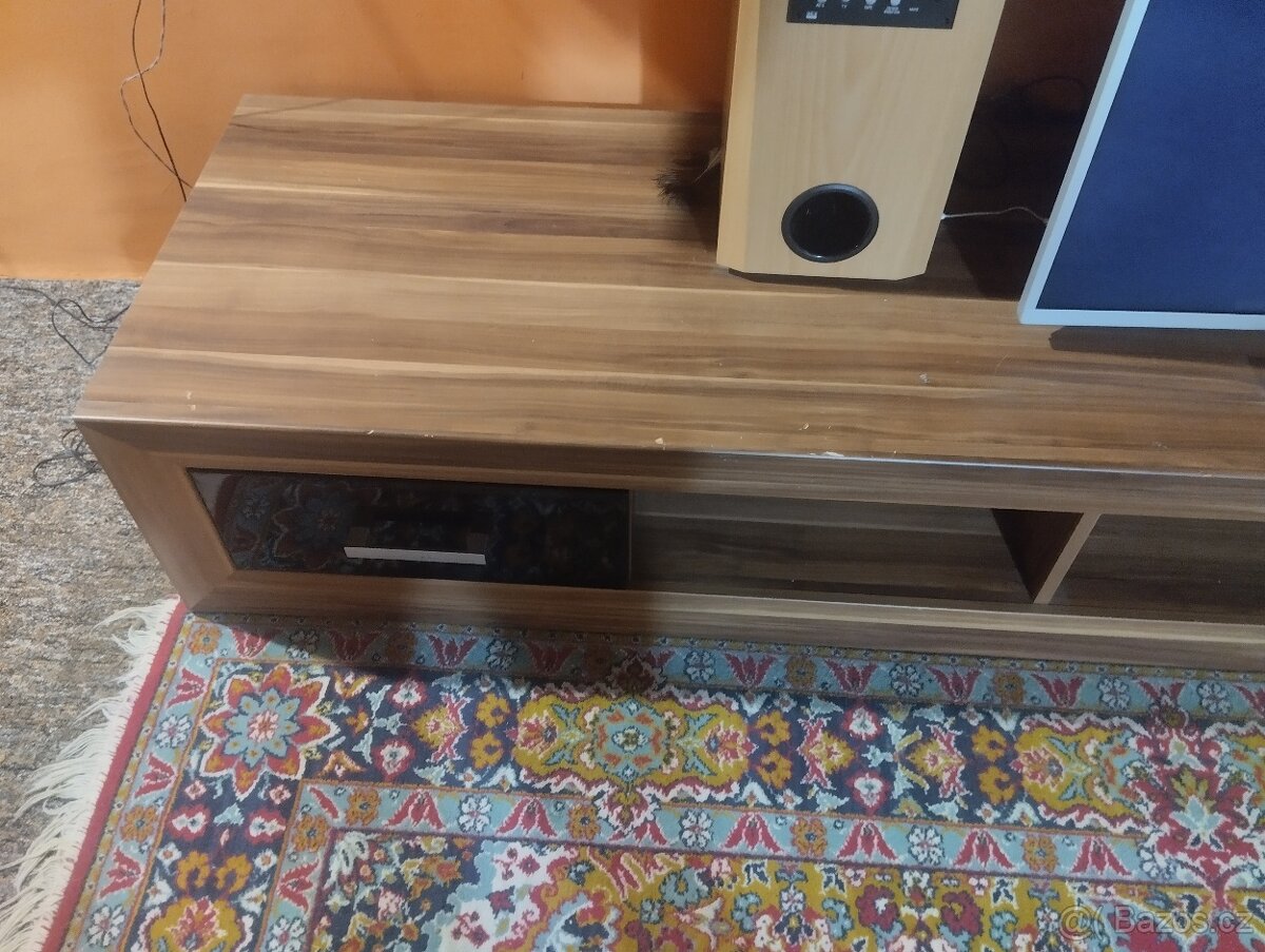 Televizní stolek - 8