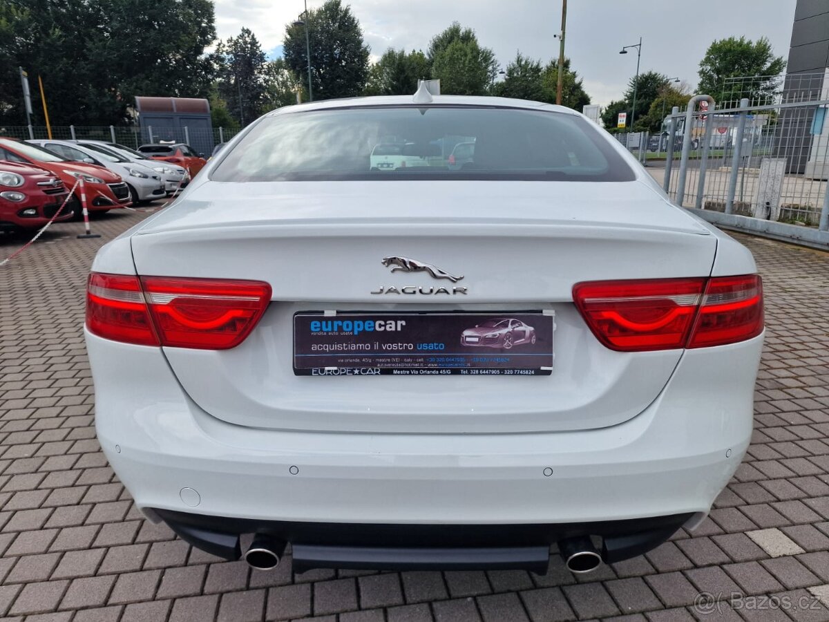 JAGUAR XE 2.0D AWD R-SPORT DYNAMIC - 8
