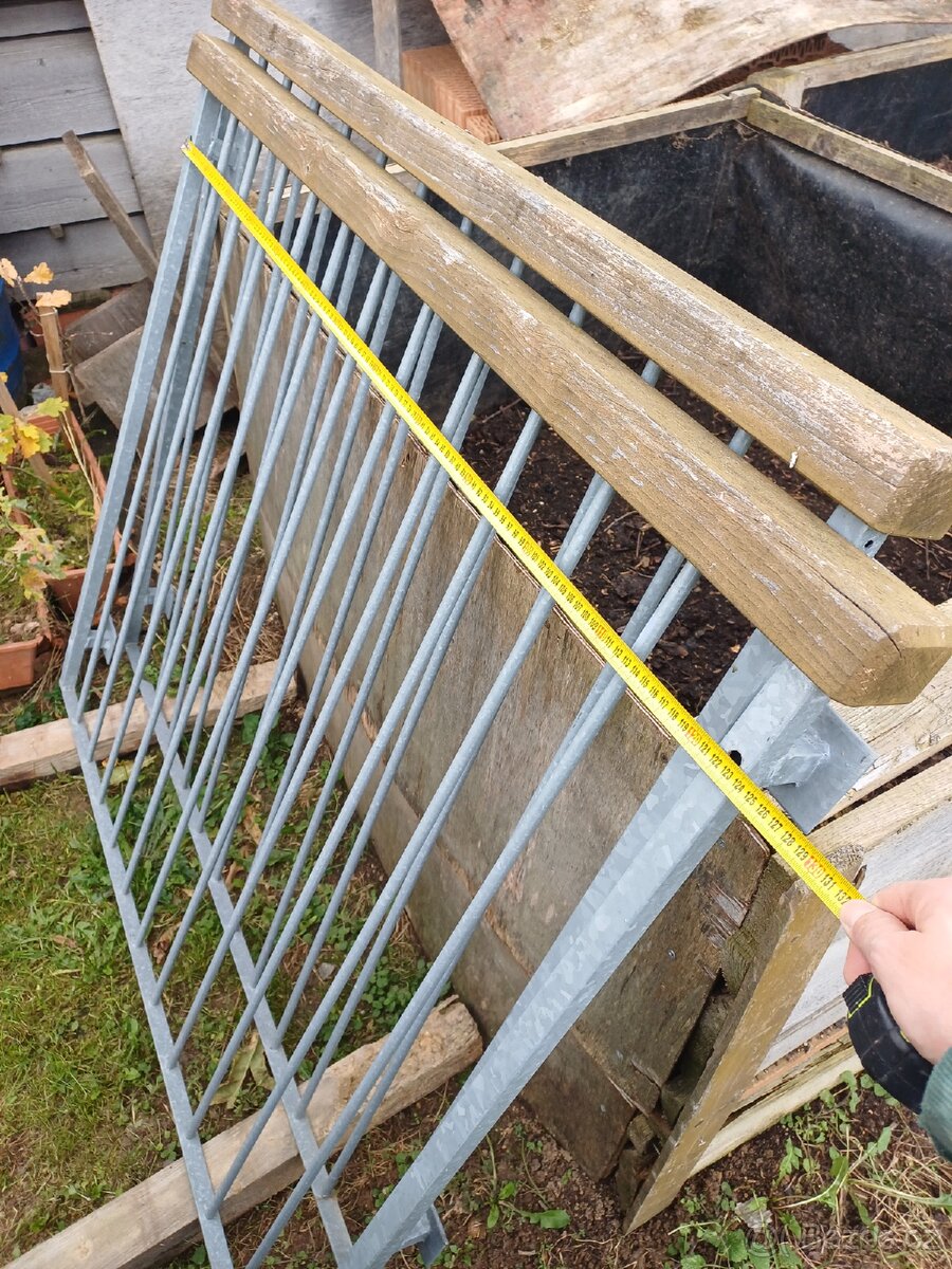 Zábradlí před fr okno - 8