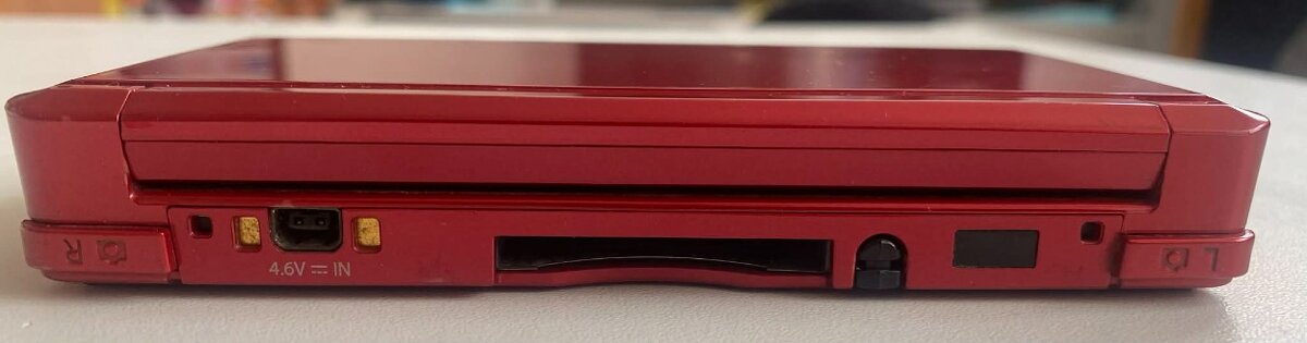 Nintendo 3DS Red + 64gb - 8
