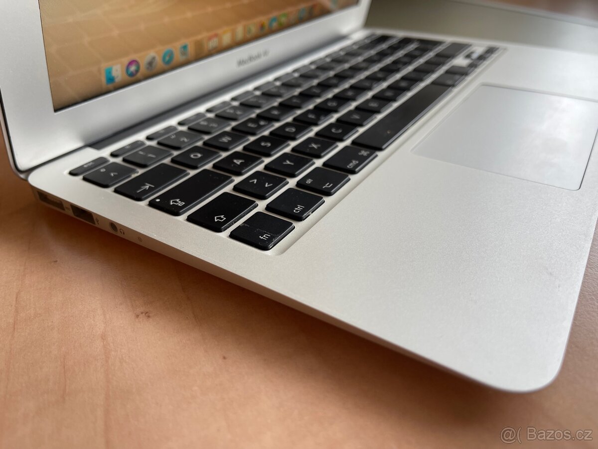 MacBook Air 11. 128Gb. Core i5. - 8