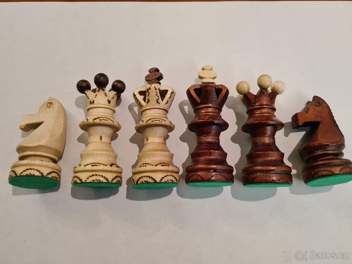 Dřevěné vyřezávané šachy - 8