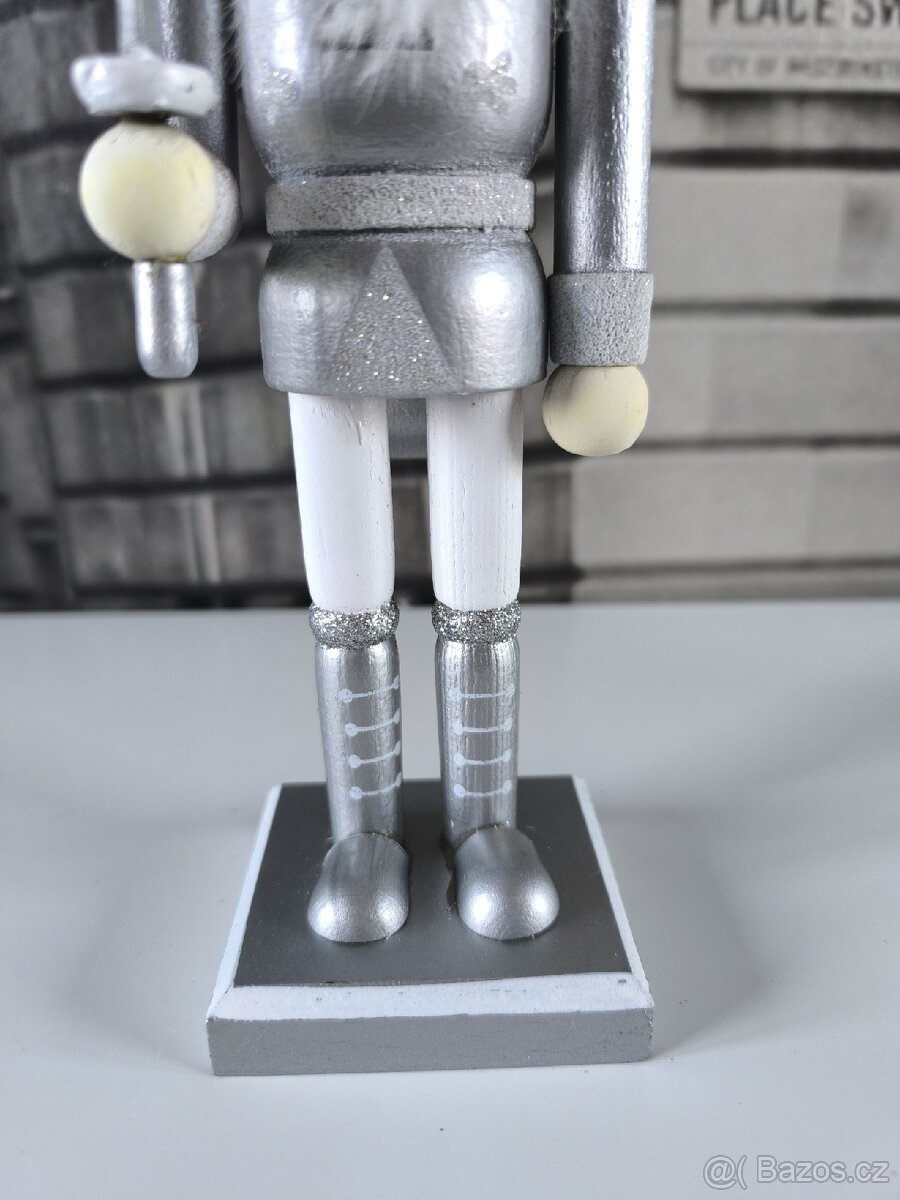Dřevěná figurka - Louskáček - 8