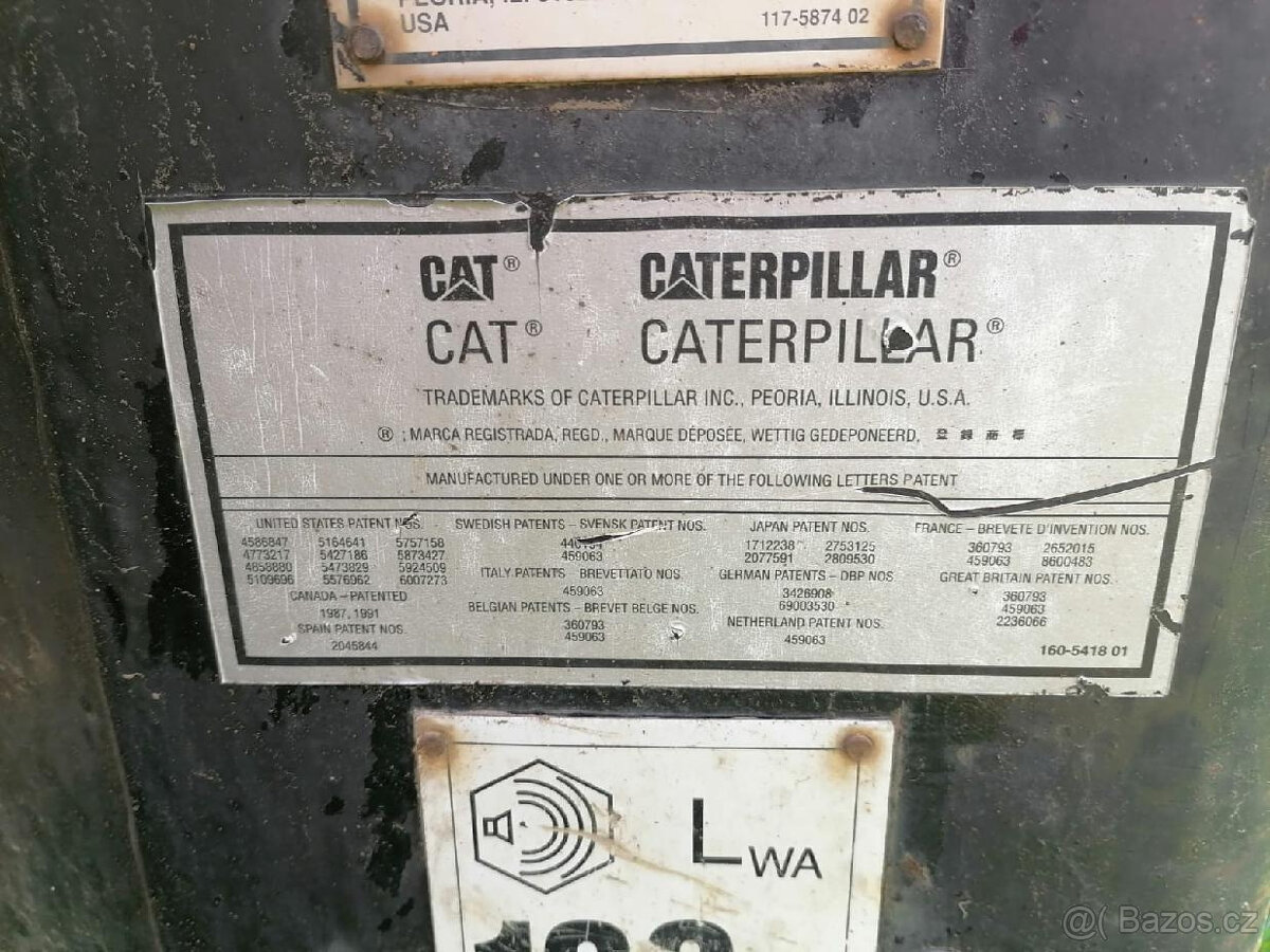 Valec CATERPILLAR - 8