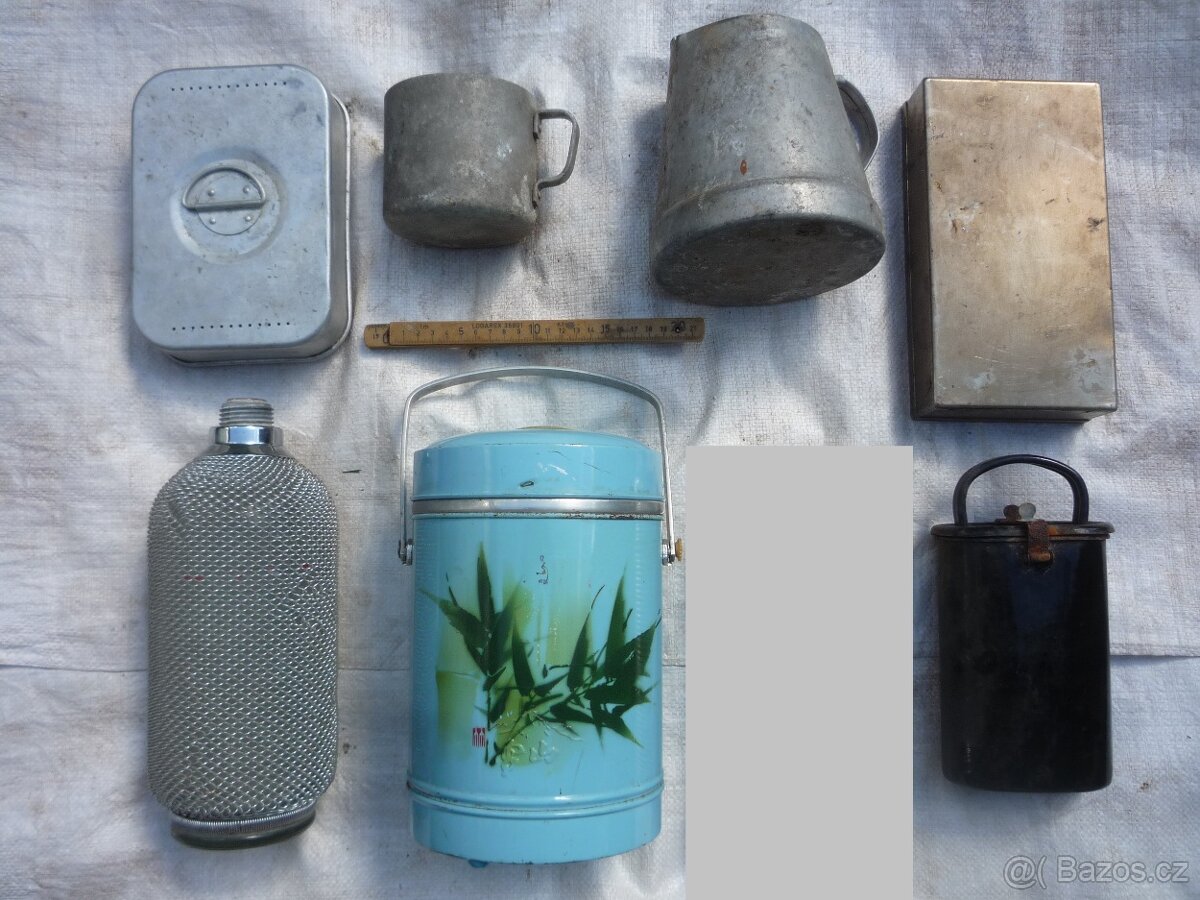 prodám různé staré kuchyňské vybavení....vánoční stojany... - 8