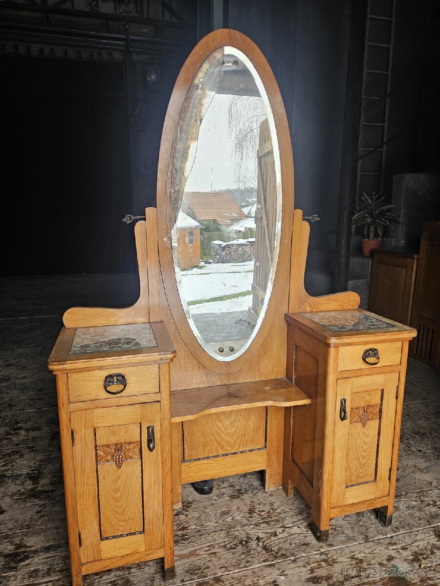 Starožitný nábytek - 8