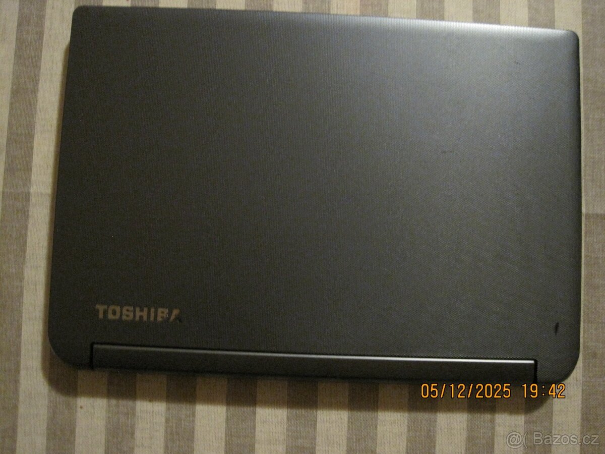 Toshiba Satellite U940-10F - 8