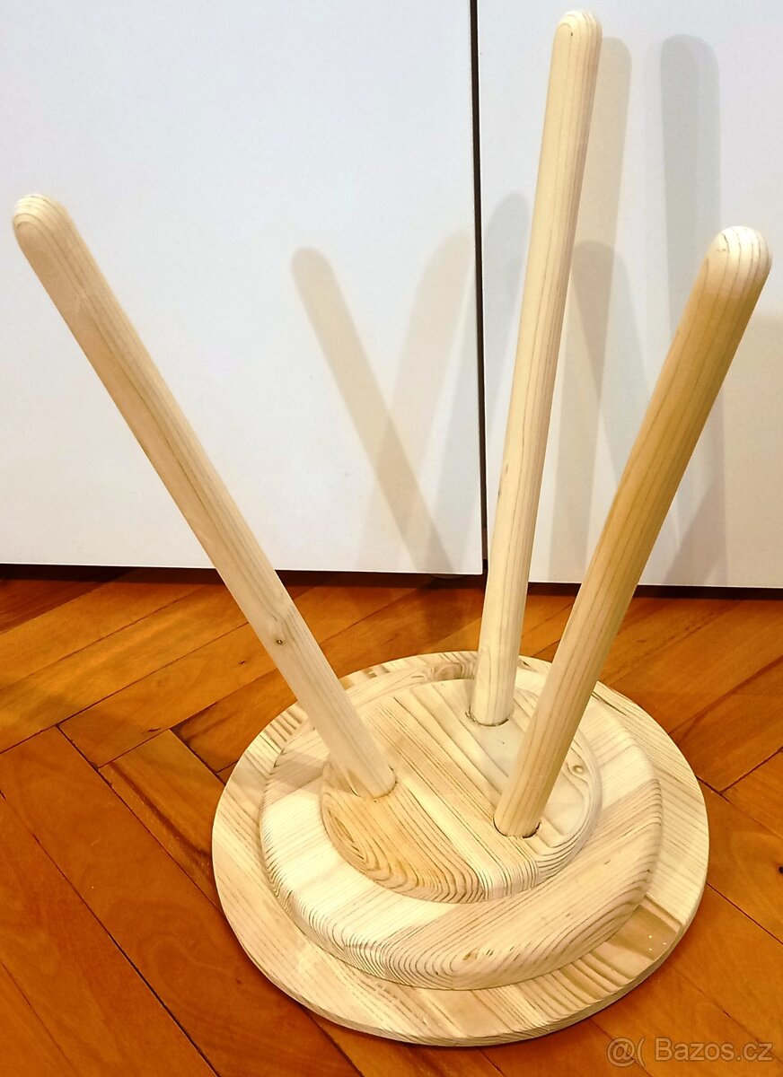 Květinový stolek na trojnožce., - 8