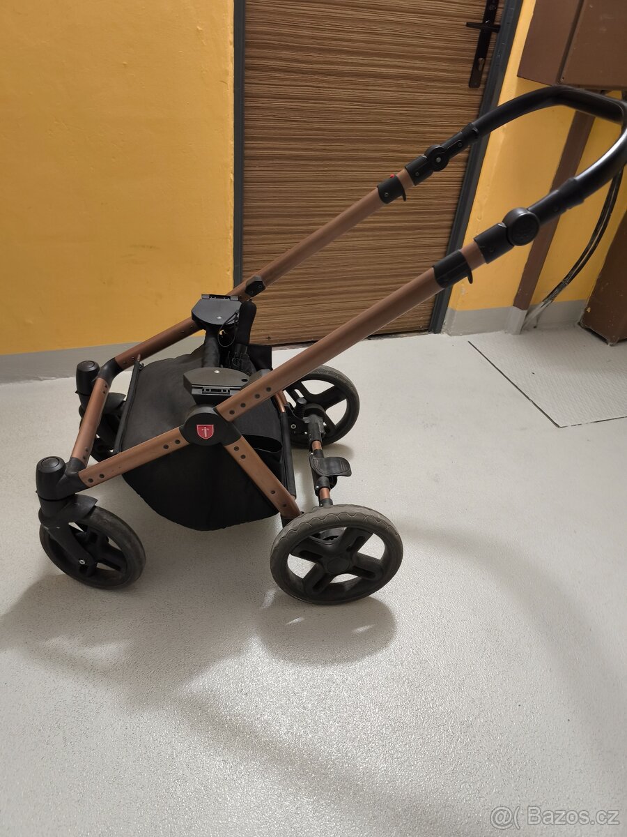 Kočár Tudore Explorer - 8