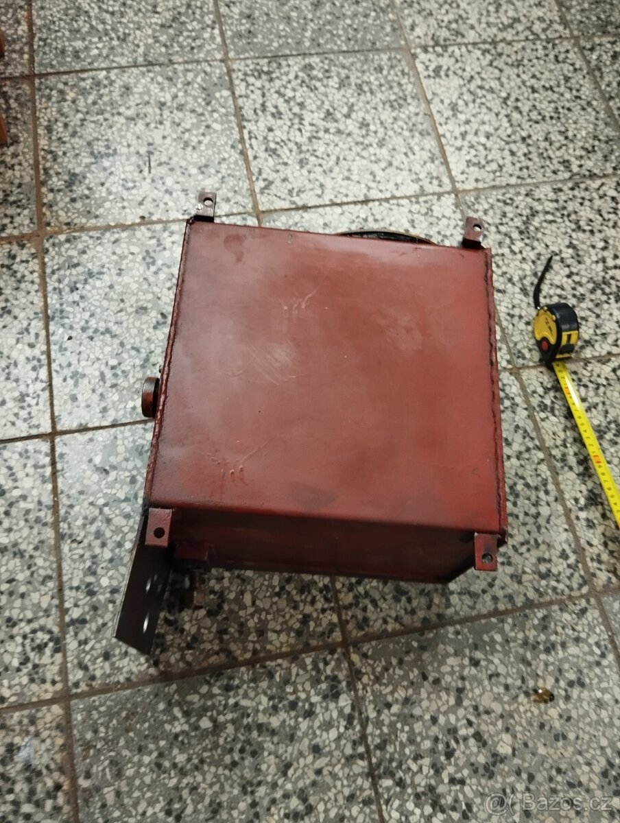 Nádrž na hydraulický olej - 8