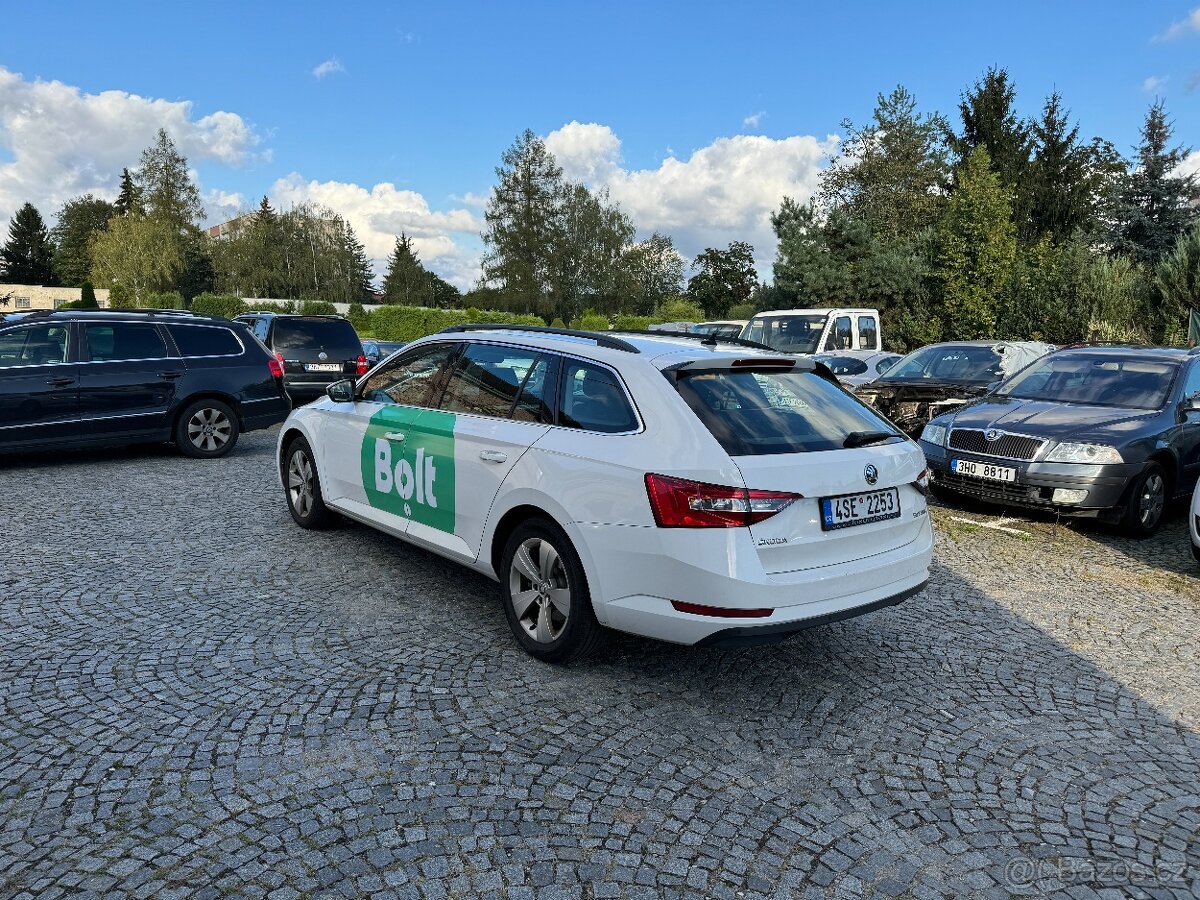 Pronájem Škoda Superb 2.0 TDi, 110 kW, taxi, BOLT, UBER - 8