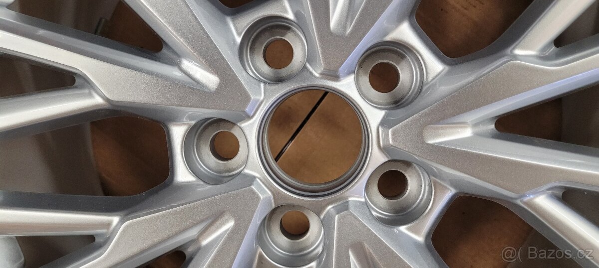 Toyota Corolla Cross,18' alu disky,nové, tpms - 8