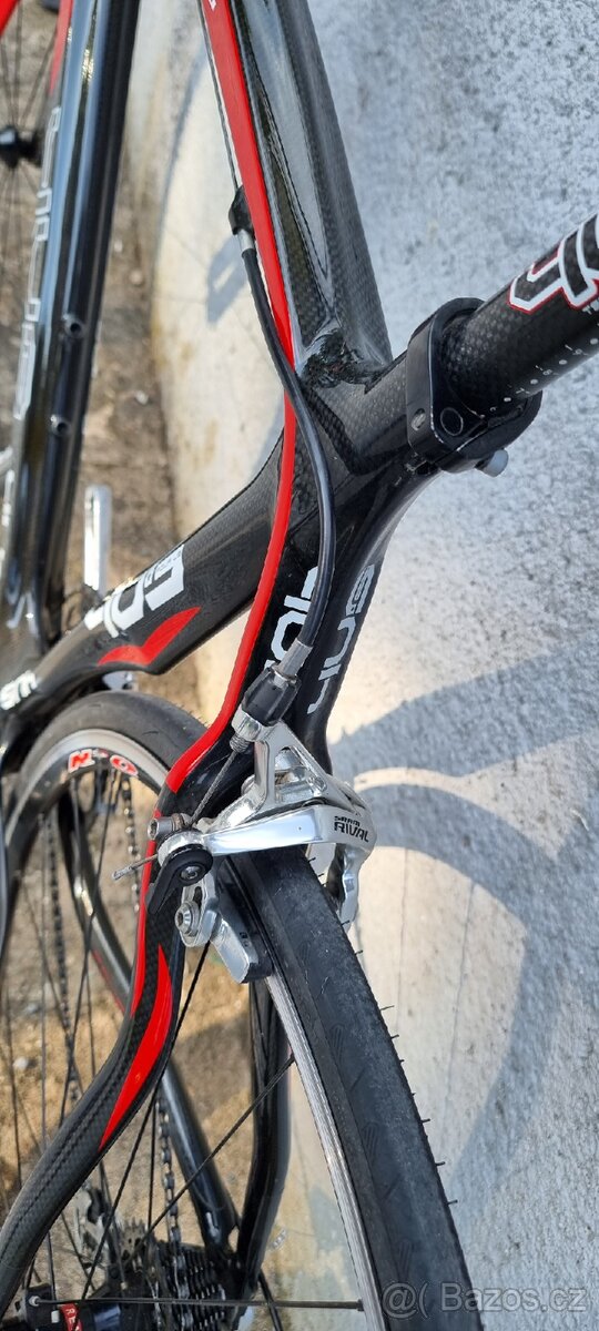 Karbonové silniční kolo - 8