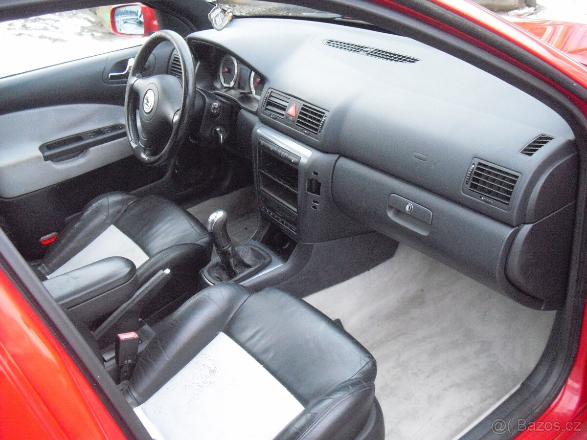 Skoda Octavia RS1 Kombi - 8