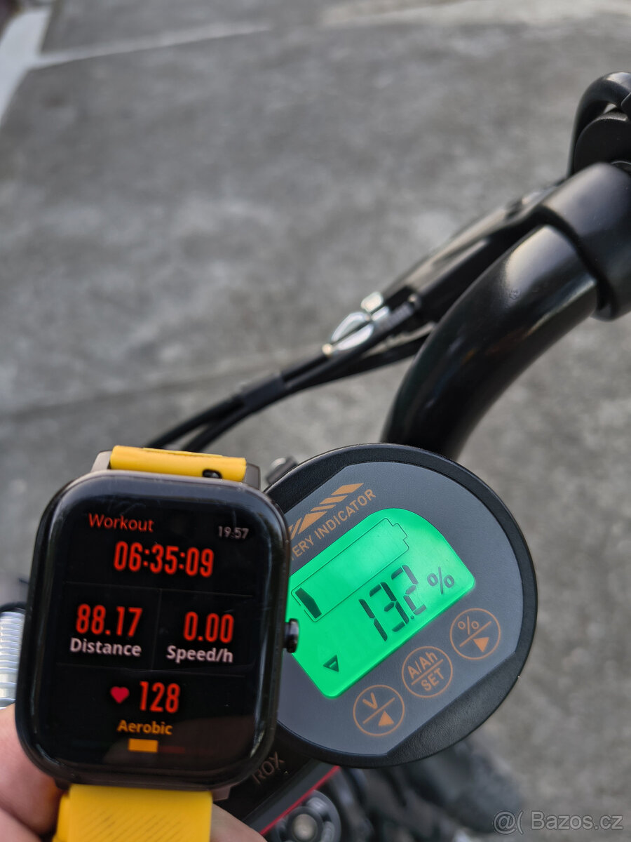 Elektrokoloběžka PERUT BAT, dojezd 88 km, bohatá výbava - 8