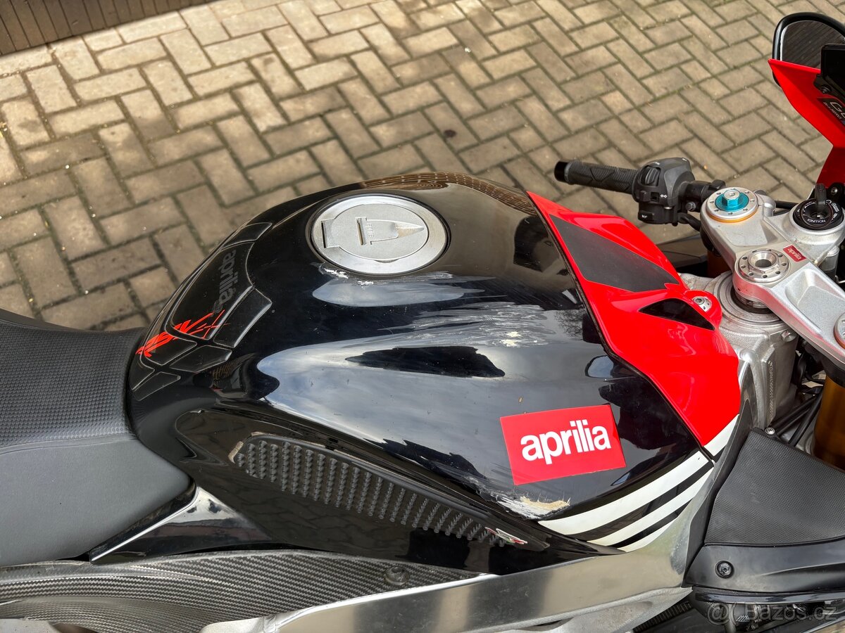 Aprilia RSV4 - 8
