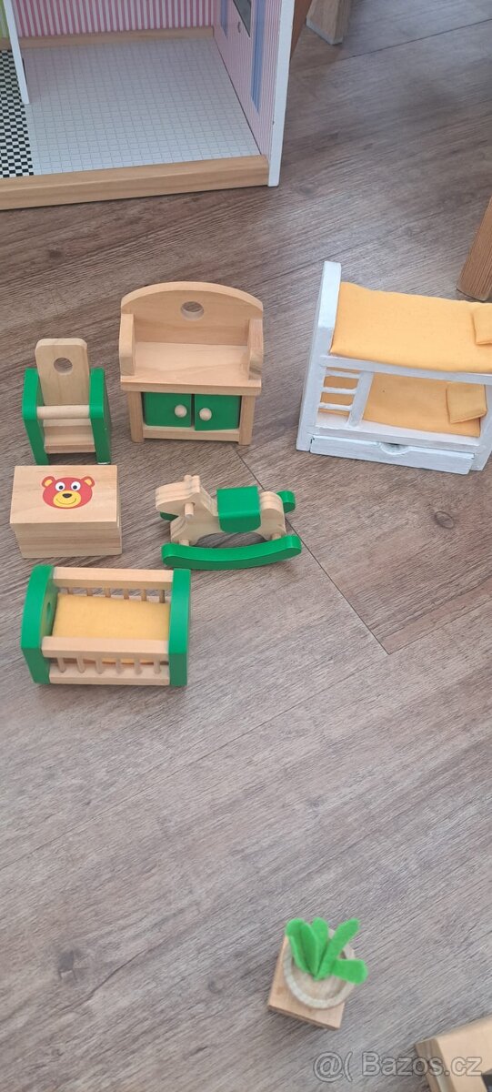 Dřevěný domeček pro panenky - 8