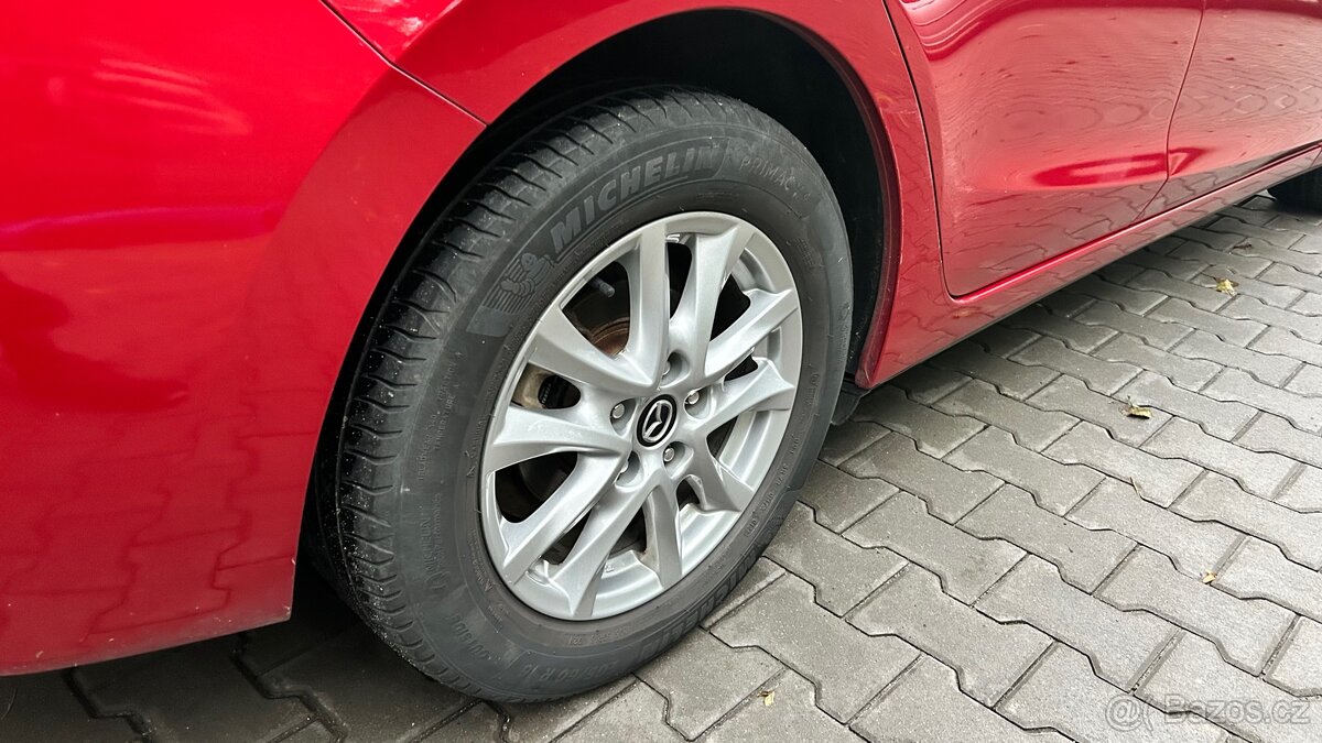 Mazda 3 benzinový 2.0 88kw 1. Majitel - 8