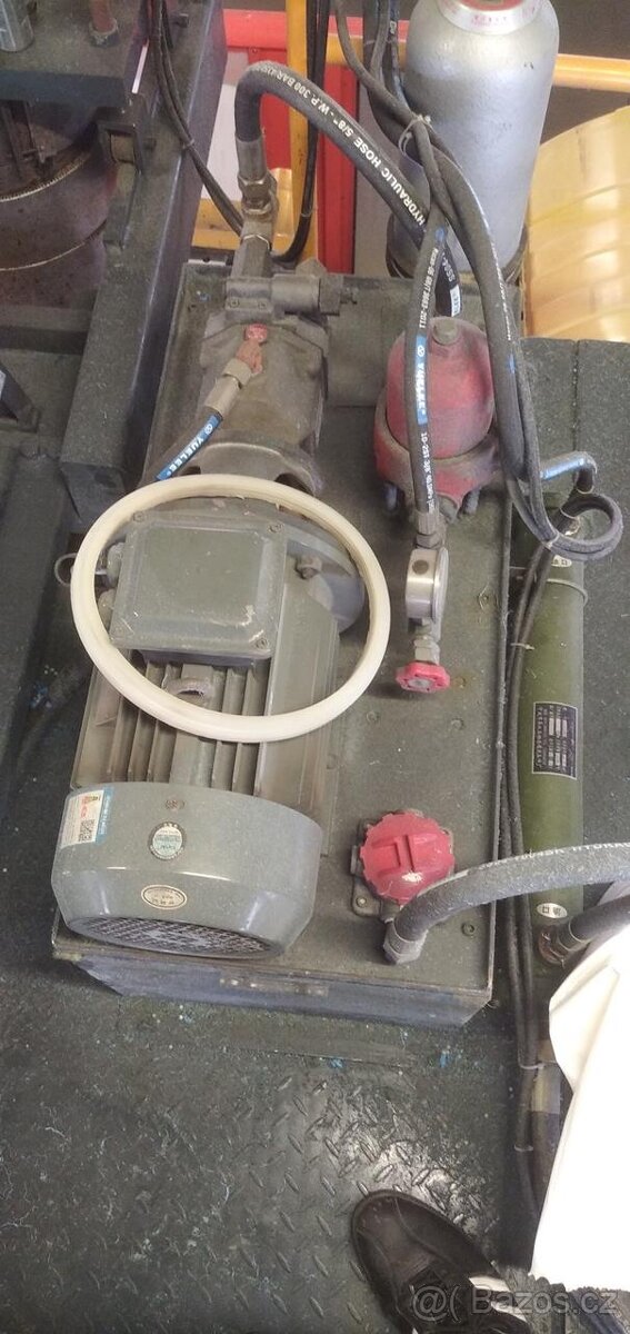 Vyfukovací stroj TONVA TVA-30L - 8