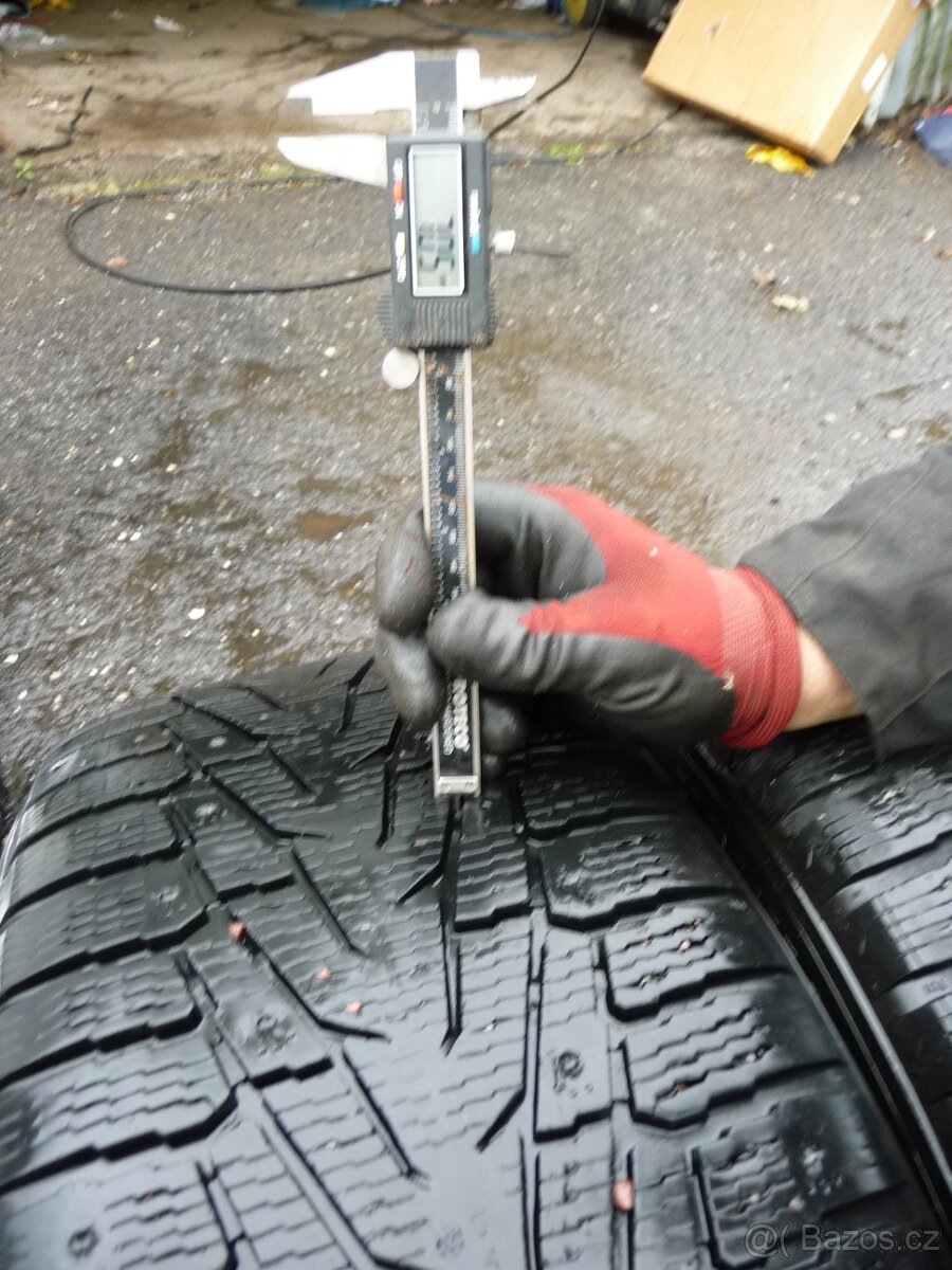 Originální kola CHEVROLET po renovaci ZIMNÍ PNEU 275/60/20 - 8