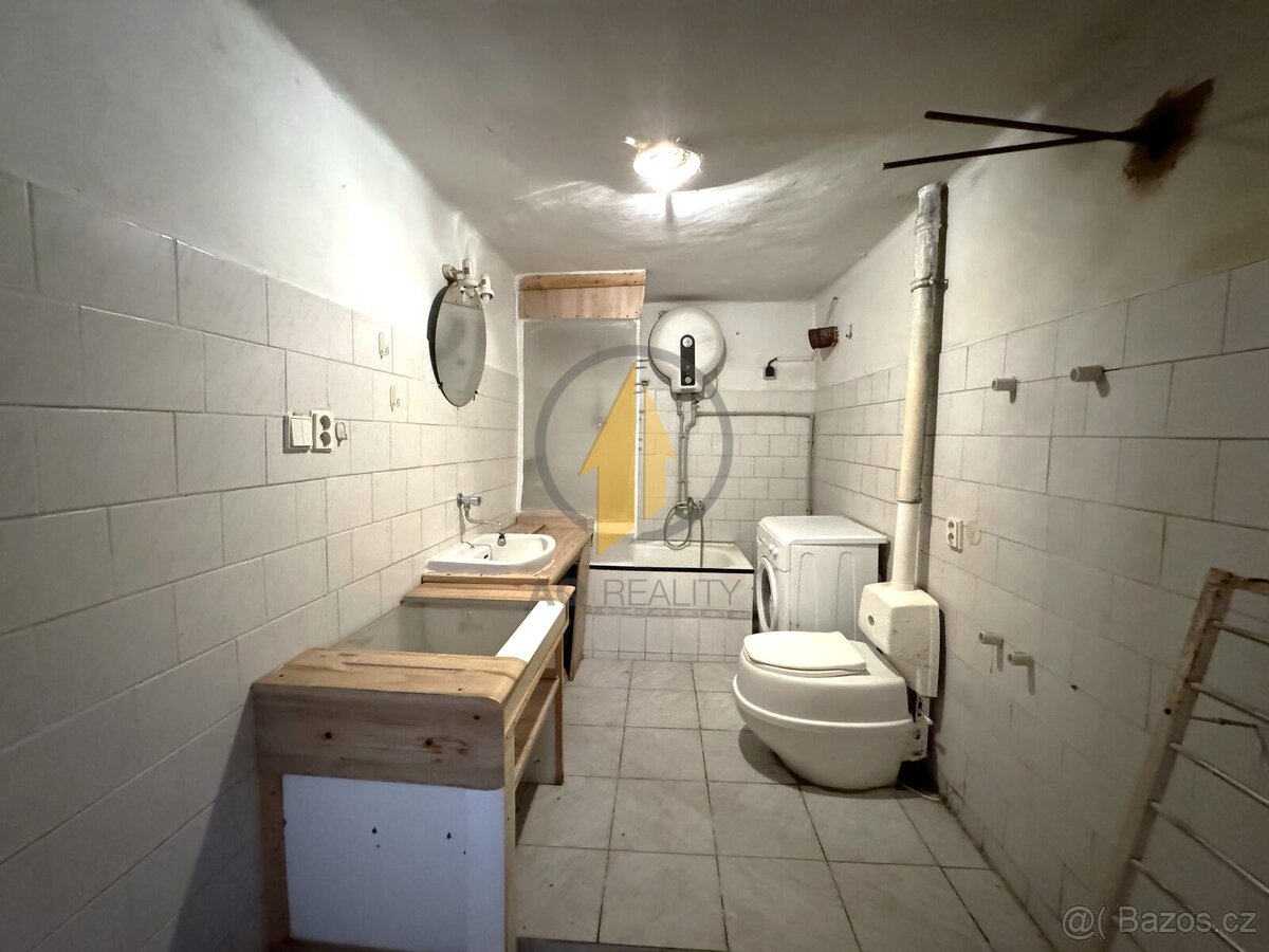 Prodej rodinného domu se zahradou v obci Bošice u Svojšic, 4 - 8