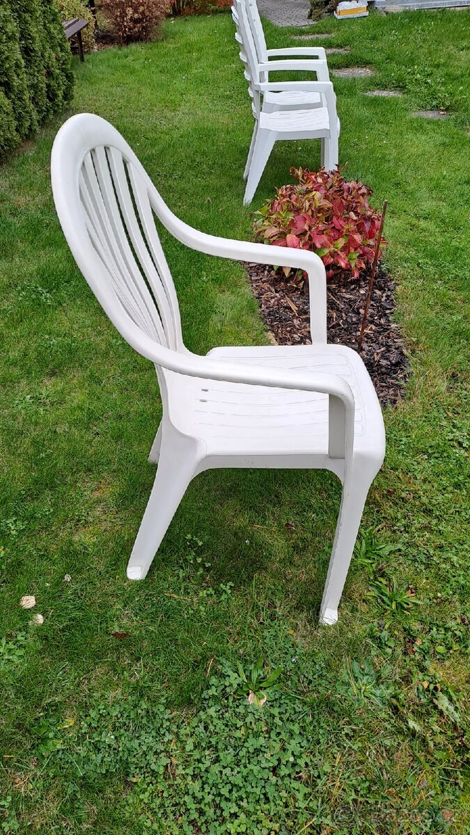 Plastové židle - 8