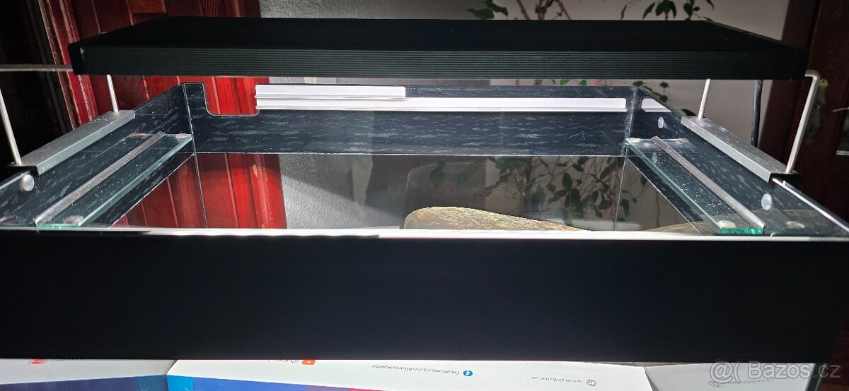 Akvarium se skrinkou Oase - 8
