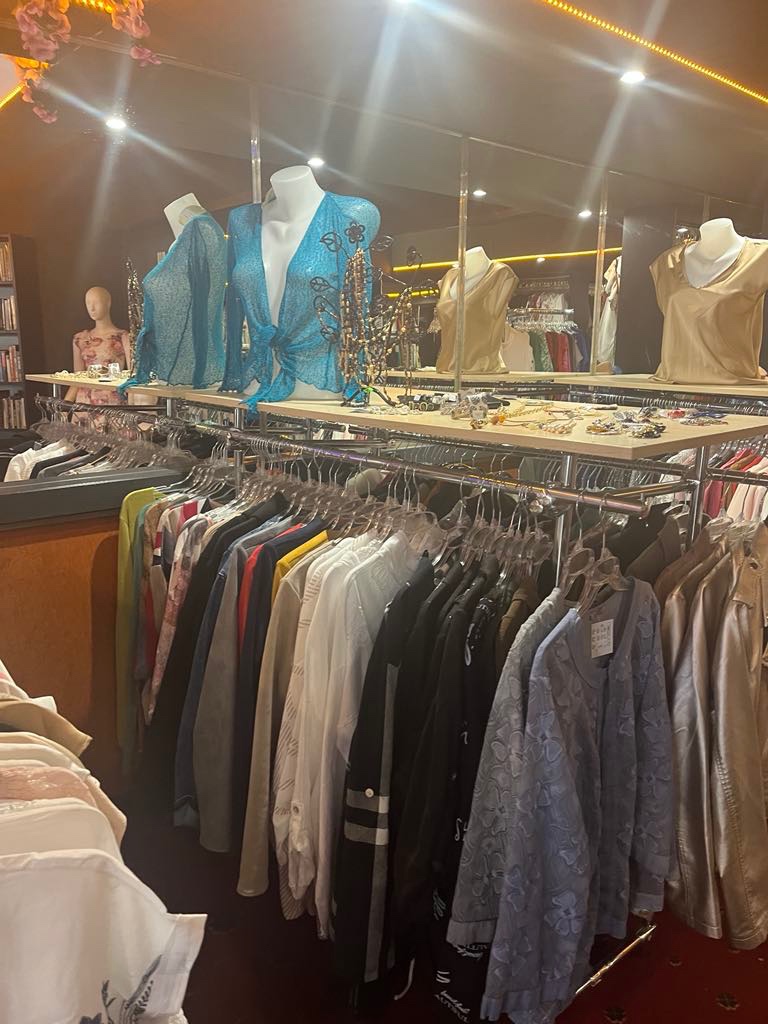 Profi stojany na oblečení - vybavení obchodu - 8