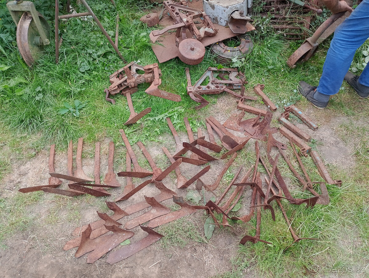 Profilovací lis, CO2 svářečka, sedačky, klec na prase, ad. - 8