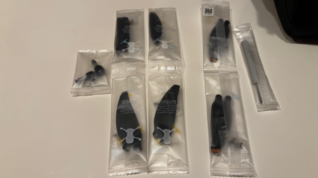 Dron DJI Mini 2 Fly More Combo - 8