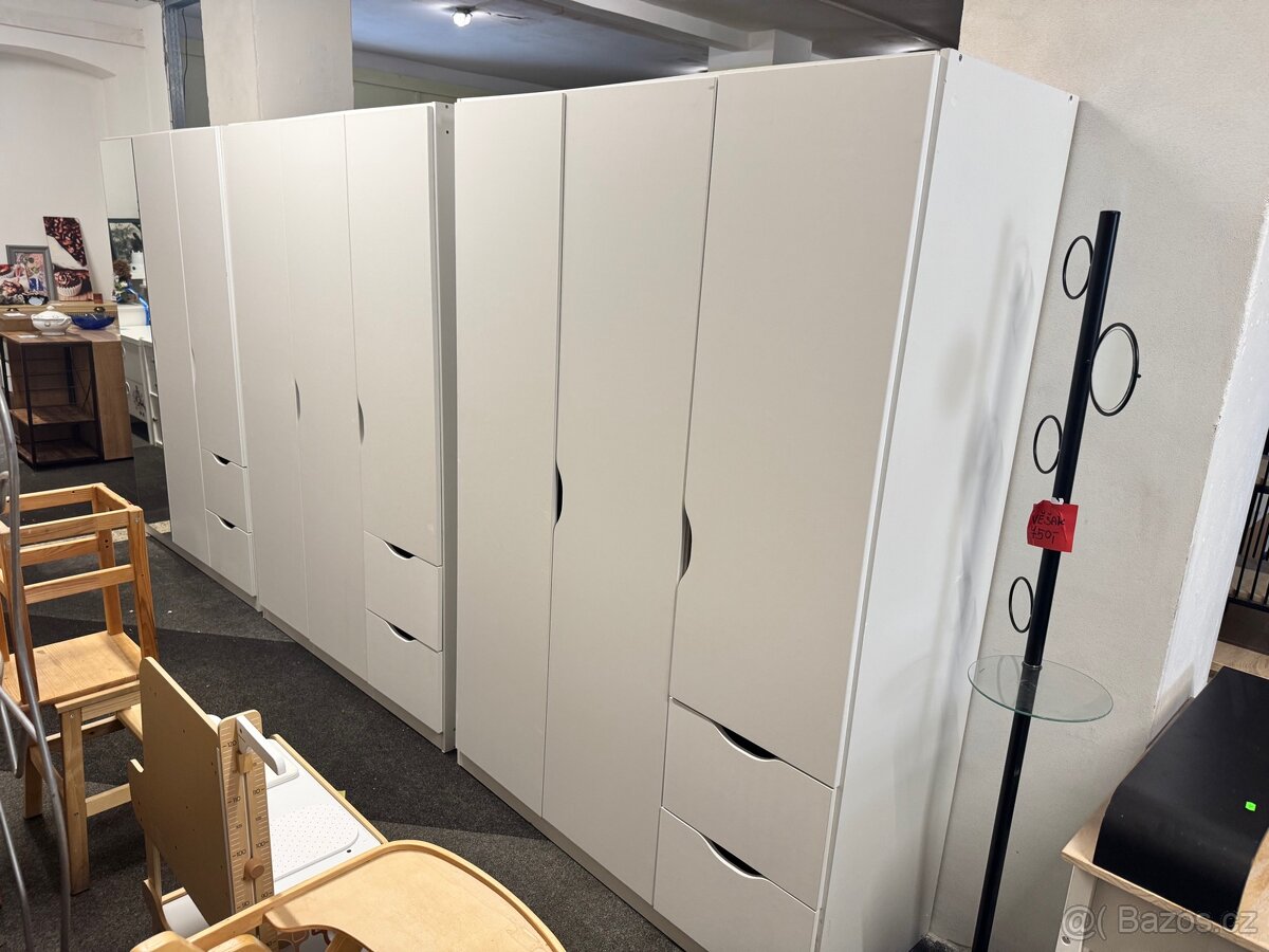 3x bílé 3-dveřové šatní skříně s policemi a šuplíky - 8