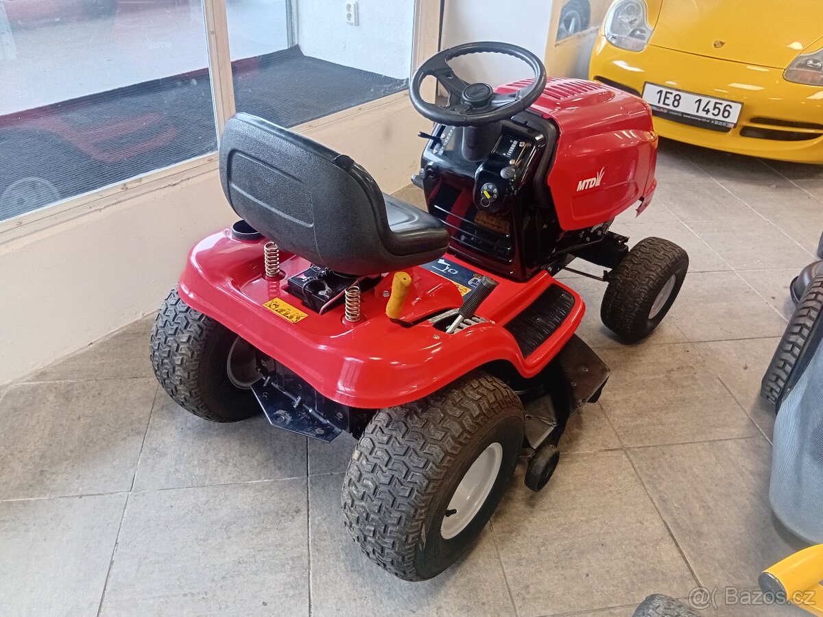 Prodám zahradní traktor MTD 12.5Hp - 8