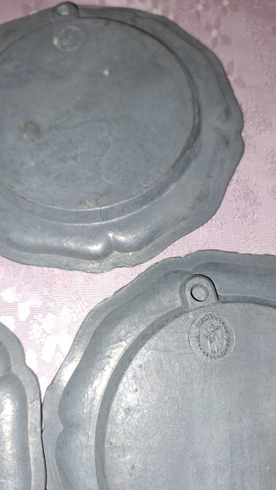 Cínové retro talířky značka Anděl 6 kusů - 8